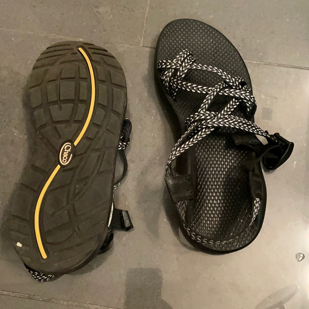Chaco z / cloud x2 sandals - barely worn!